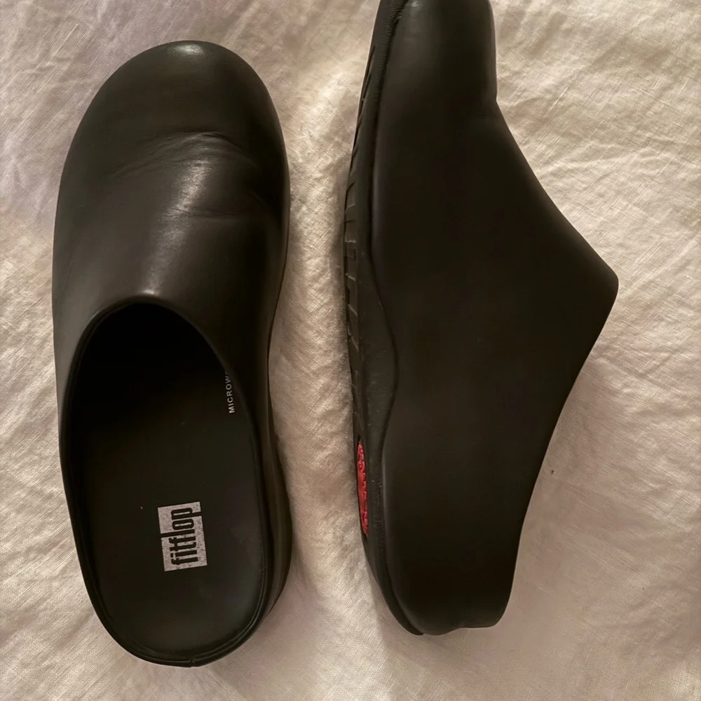 Fitflop Black Clogs, Tumbled Leather - Picture 2 of 2